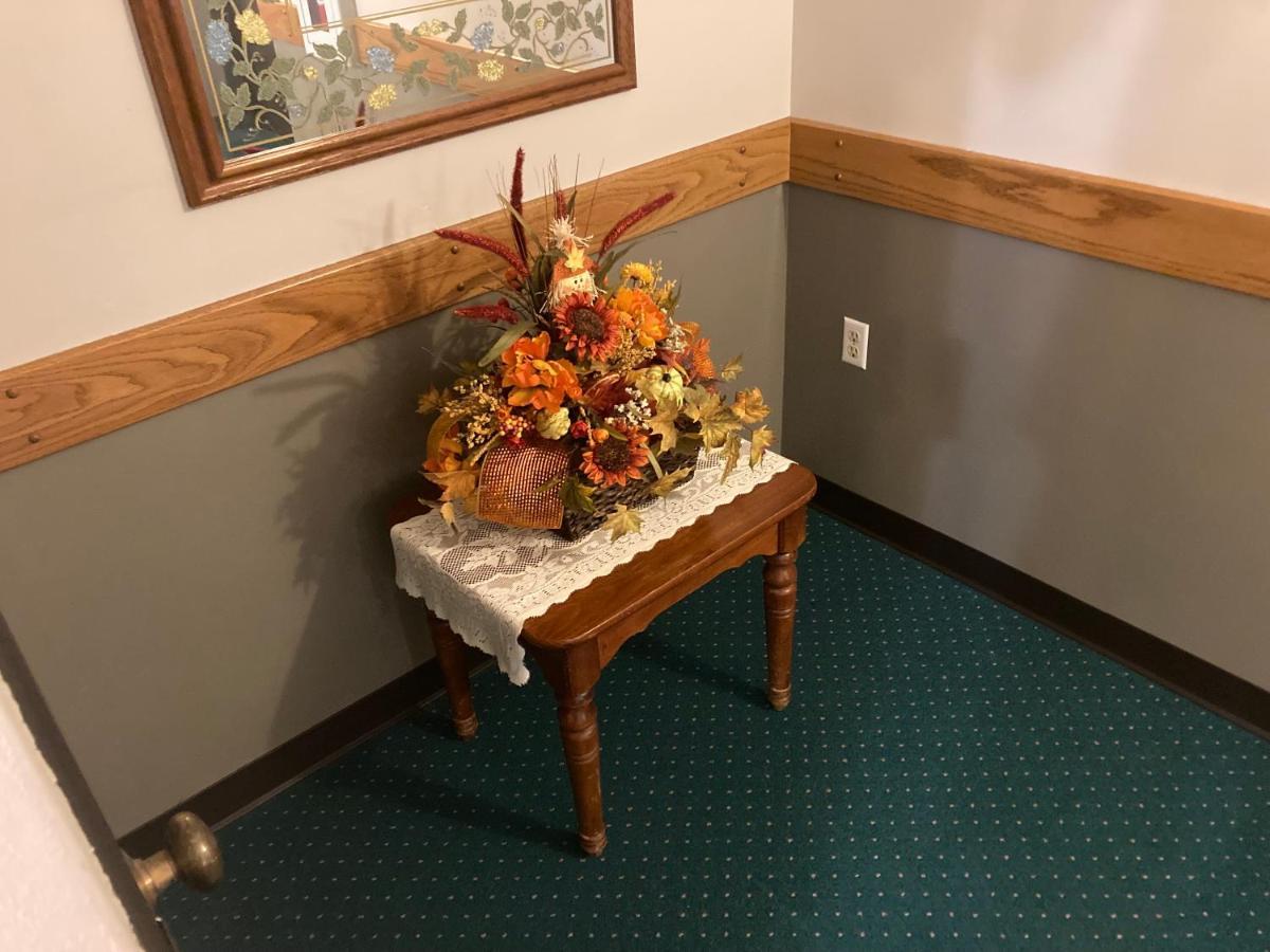 Landmark Motel Clintonville Εξωτερικό φωτογραφία
